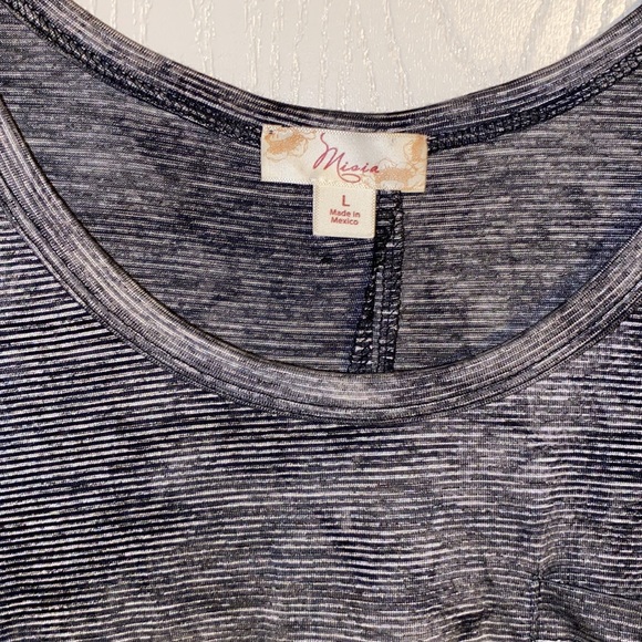 Shirt long three-quarter sleeves with front pocket - Picture 2 of 6